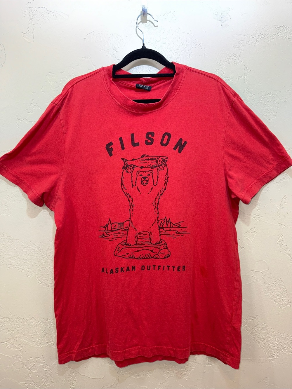 Filson Alaskan Outfitter Bear and Salmon Graphic T-Shirt Large Hunting Outdoor L